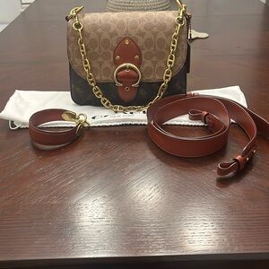 COACH Beat Shoulder Bag In Signature Canvas With Horse And Carriage Print
